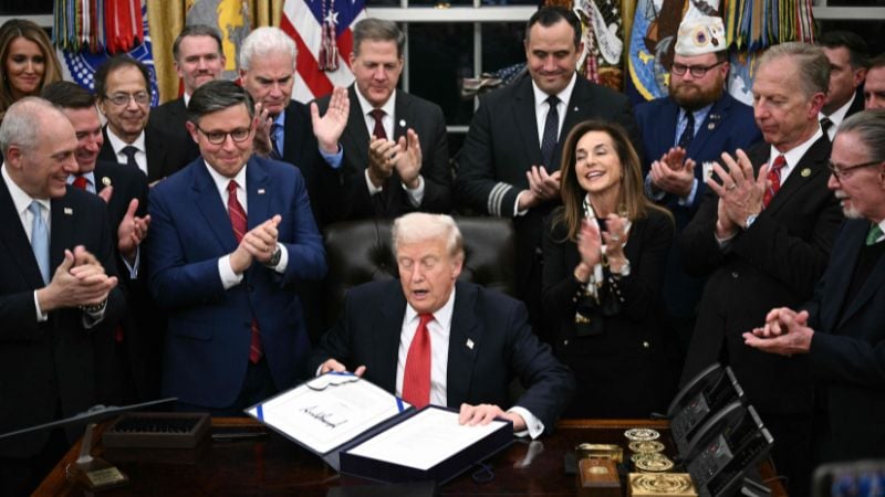 যুক্তরাষ্ট্রে শেষ হলো ইতিহাসের দীর্ঘতম শাটডাউন, ট্রাম্প স্বাক্ষরিত বিল কার্যকর